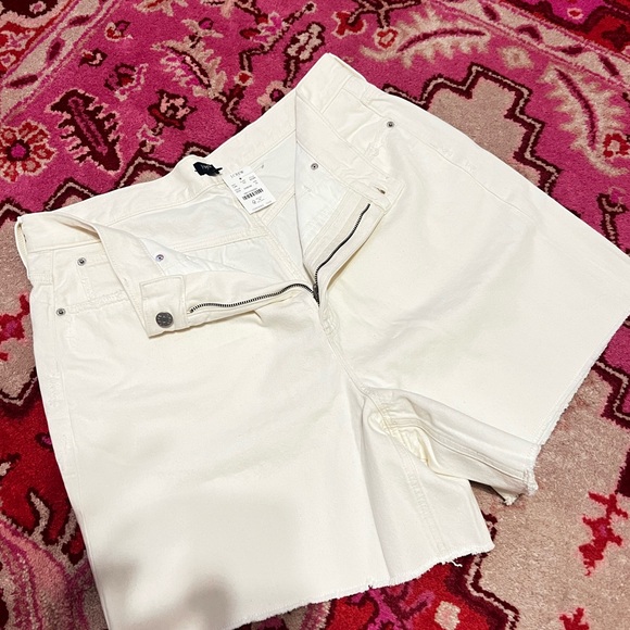 NWT Size 33 Ivory J.Crew Factory Denim Shorts - Picture 1 of 3